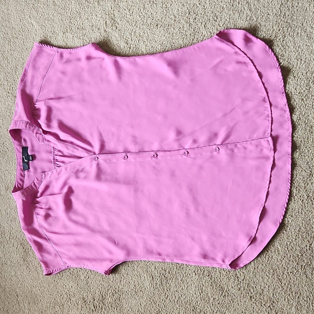 Womens silky short sleeve size S